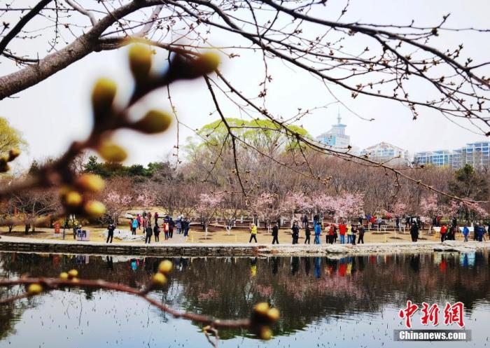清明假期将迎人员出行小高峰 专家:口罩不能摘!