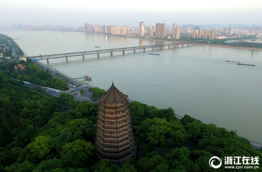 杭州钱塘江大桥迎来80岁生日(组图)