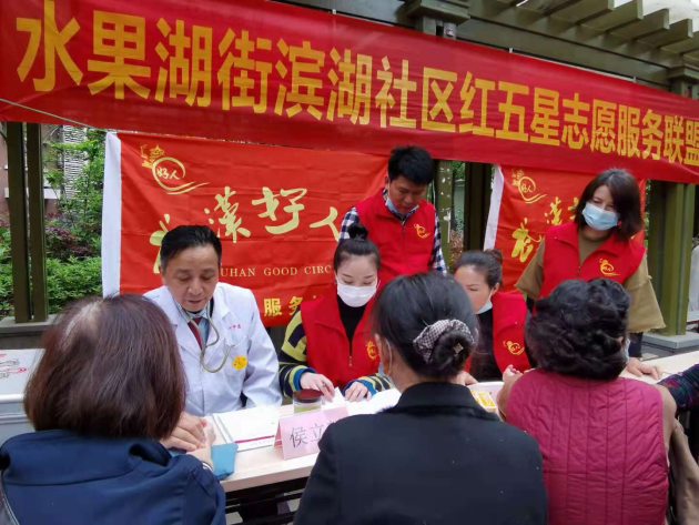 武昌区政法委下沉党员服务队为群众办实事