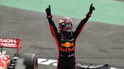 F1：维斯塔潘夺赛季首冠 汉密尔顿仍领先一分