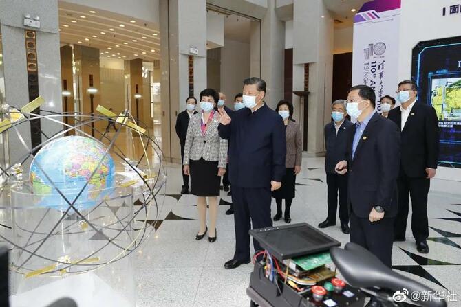 ທ່ານ​ສີ​ຈິ້ນຜິ​ງ​ໄປ​ຢ້ຽມຢາມ​ມະຫາວິທະ​ຍາ​ໄລ​ຊິ່ງຮວາ_fororder_6