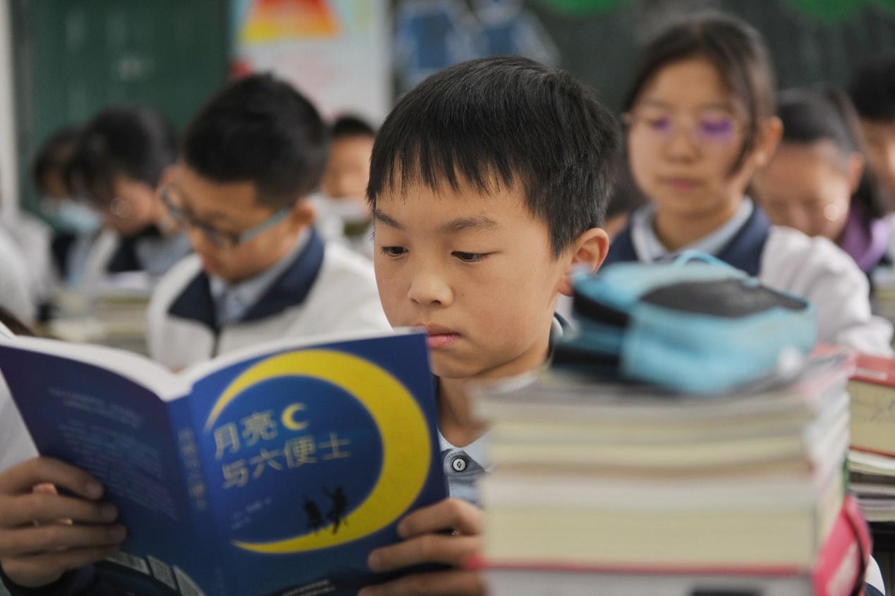 从上海到凉山  “多多读书月”跨越2400公里为凉山孩子捐赠书籍一万册_fororder_图片2