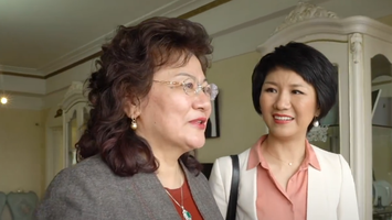 ليو شين في شينجيانغ.. زيارة إلى أول محامية من قومية الأوزبك في الصين