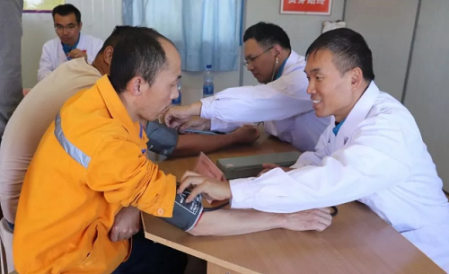 China’s medical team conducted free medical consultation for staff from a Chinese-invested enterprise in Ethiopia