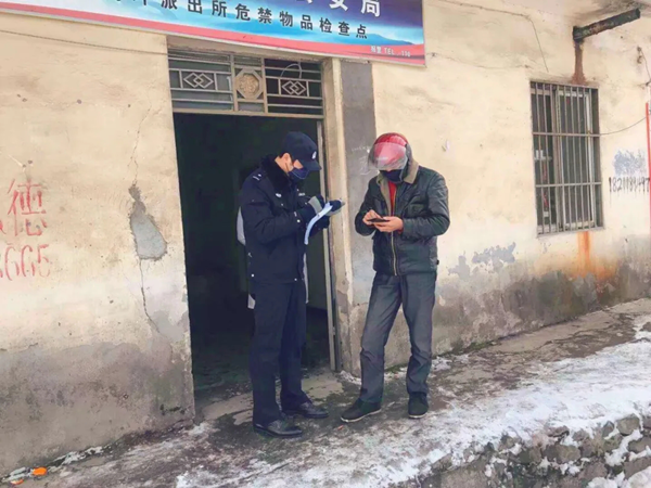 【OK】【重庆】【周利宏已审】重庆巫山县:上阵父子兵 并肩战疫情