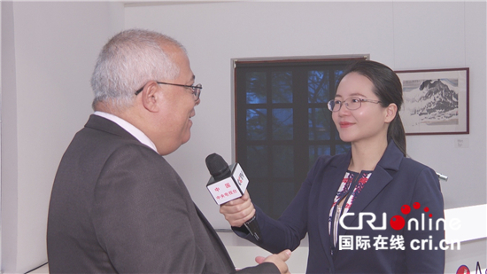《国史百闻》感谢会在香港举行 探讨客观准确进行中国历史教育的重要性_fororder_总台记者采访哥伦比亚驻港总领事馆总领事尤巴尼·委拉斯盖兹