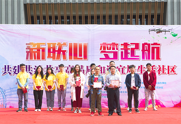 图片默认标题_fororder_《大美古堰·青春印记》都江堰市首届高校摄影艺术大赛获奖作者合影---摄影：何勃-