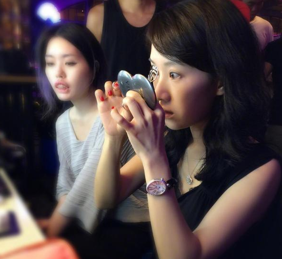 李念晒照似少女 却因旁人被拍成龅牙遭议论