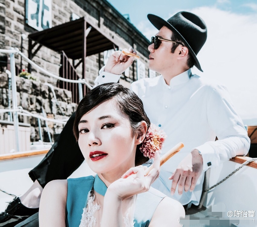 陈怡蓉结婚周年晒牵手背影照示爱老公：跟你结婚真好