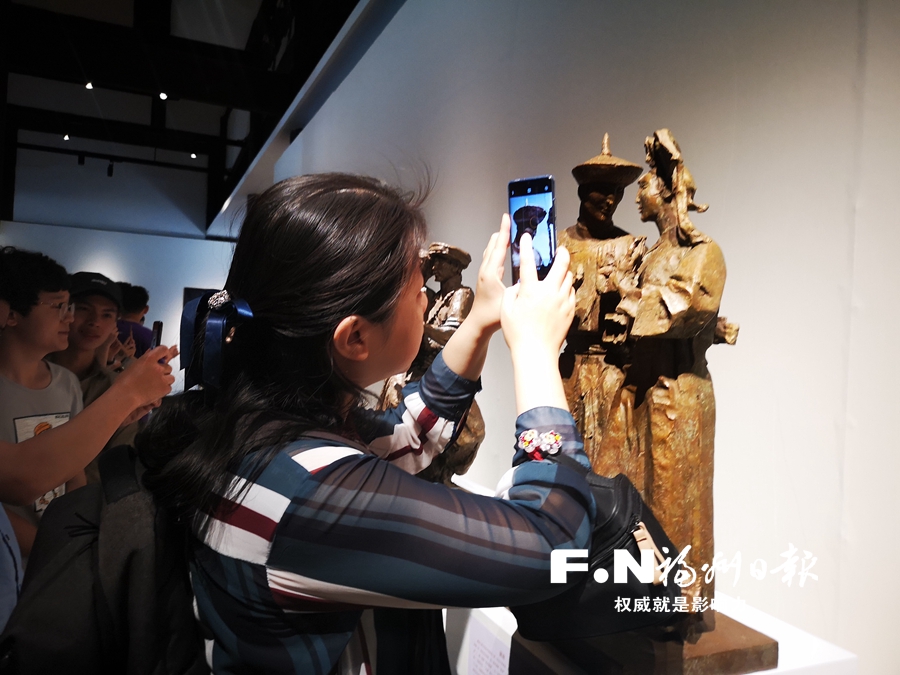 【图说福建第三张】【福州】【移动版】【Chinanews带图】曾成钢雕塑作品展在福州揭幕