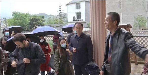 ผู้สื่อข่าวต่างชาติประจำจีนลงพื้นที่ทำข่าวเขตการปฏิวัติเก่า ดูผลการต่อสู้และเปลี่ยนแปลงของจีน_fororder_20210412gmlq7