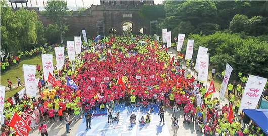 【湖北】【CRI原创】3000人竞逐武汉东湖绿道 欧亚达健康跑欢乐开跑