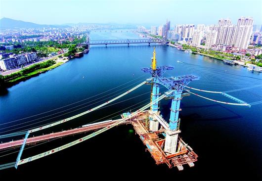 汉江首座悬索桥开始架“天梯”