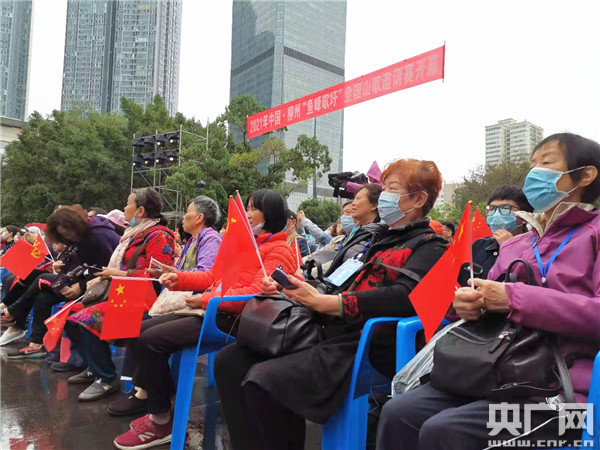 “壮族三月三”民族节庆活动开始 多民族歌手汇聚广西柳州赛山歌