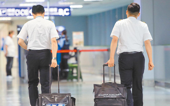 台湾华航机师染疫案扩大：新增2人确诊 6天累计7人