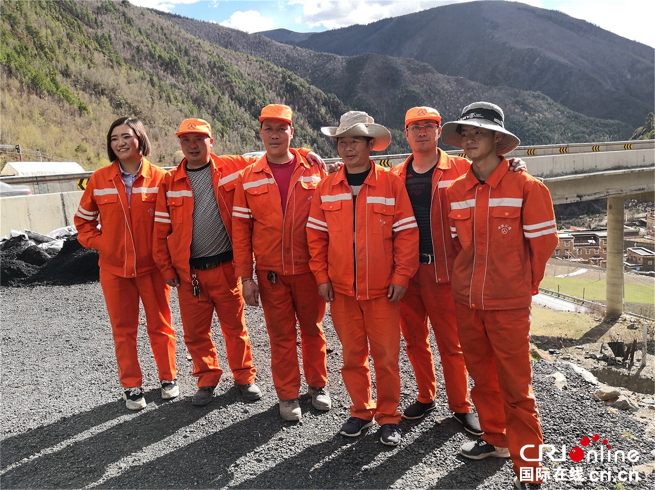 【壮丽70年奋斗新时代】川藏公路上的养路工:以路为业 薪火相传