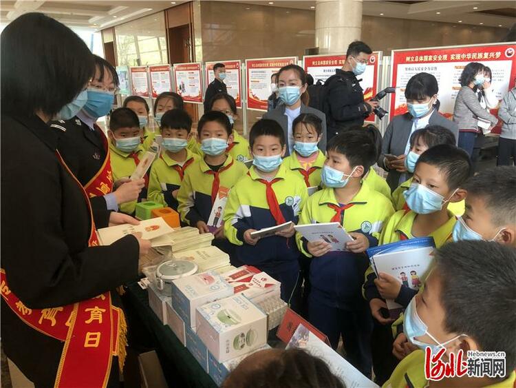 河北沧州举行全民国家安全教育日宣传活动