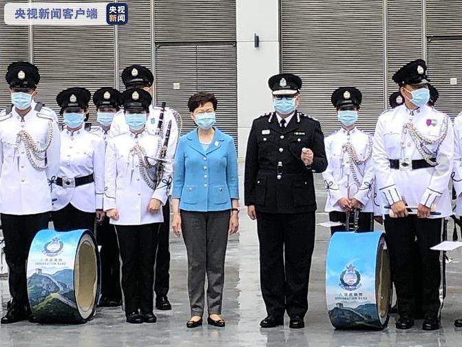 整齐划一! 香港入境处展示中式步操