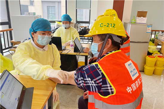 中建三局南京海麟广场项目组织工人接种新冠疫苗_fororder_2