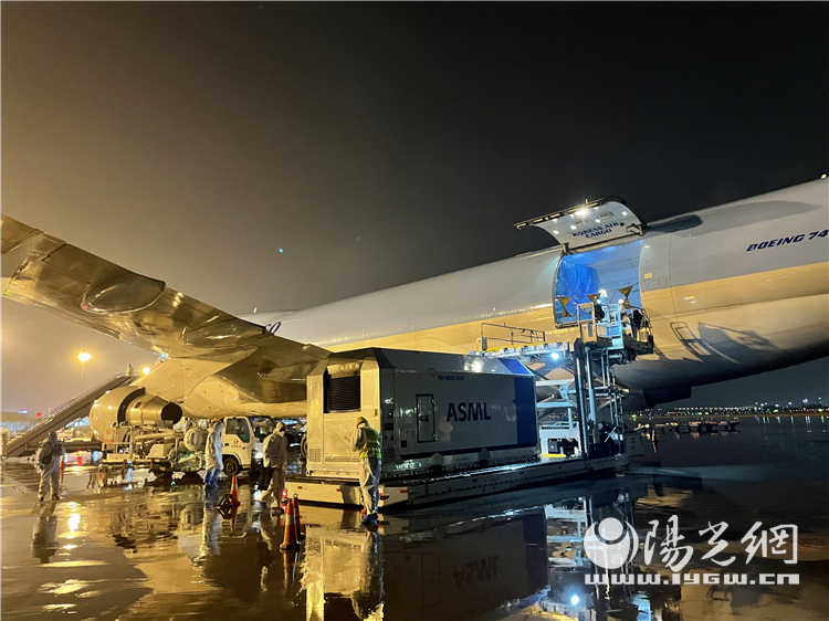 陕西自贸区空港功能区实现国际货物24小时“直提直装”_fororder_20210414110023953