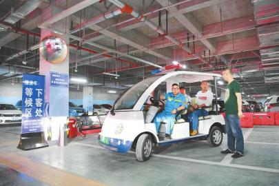 （转载）记者体验｜乘坐免费摆渡车去华西医院很方便