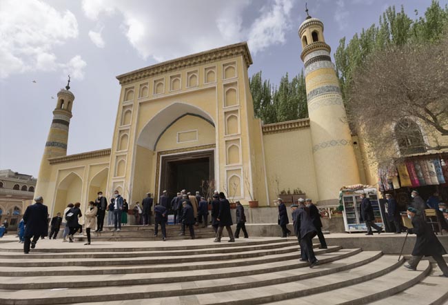 Umat Islam Xinjiang Bersolat Jumaat pada Bulan Ramadan_fororder_zhuma