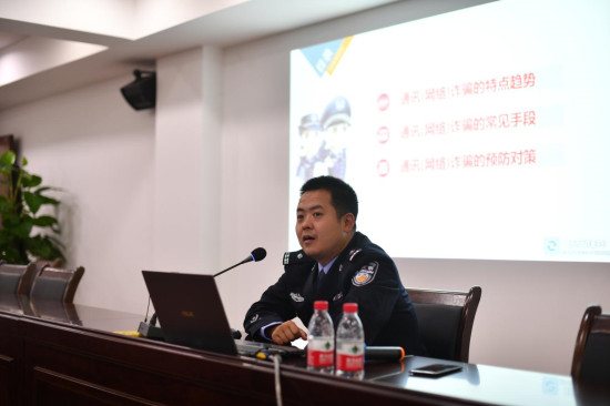 【CRI专稿 列表】重庆南岸警方走进社区 开展预防通讯网络诈骗法制讲座