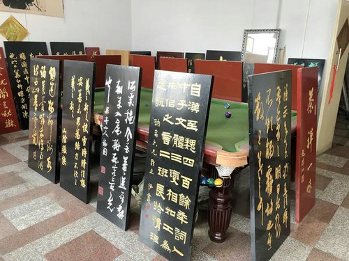 【河南供稿】河南汝州油漆匠李国政创造文字木刻博物馆