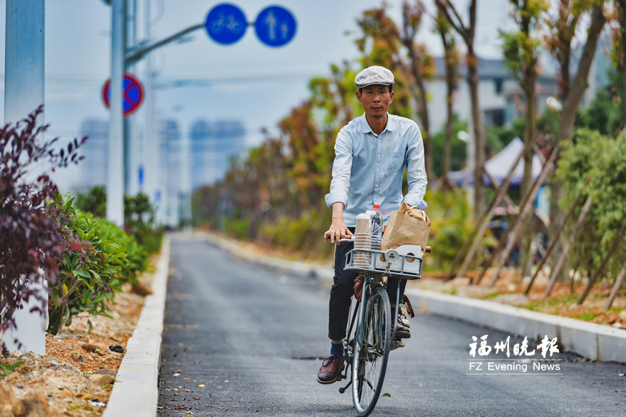 【焦点图】【福州】【移动版】【Chinanews带图】福州烟台山巷弄的单车“咖啡屋”