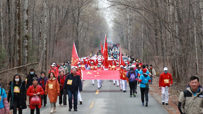 2021中国山地马拉松系列赛吉林长白山站暨第二届长白山林海雪地马拉松赛鸣枪开跑