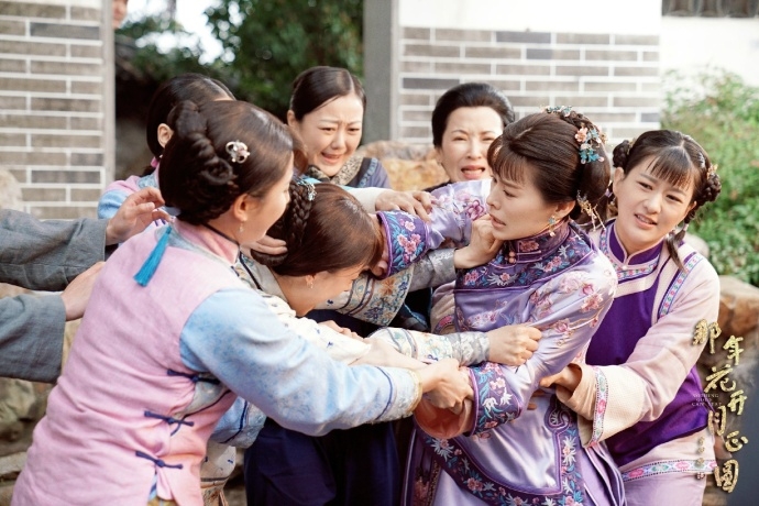 《那年花开月正圆》孙俪,胡杏儿扭打剧照 标签 孙俪那年花开月正圆