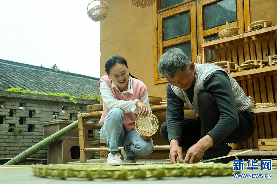 信阳新县：昔日破烂山 今日幸福塆