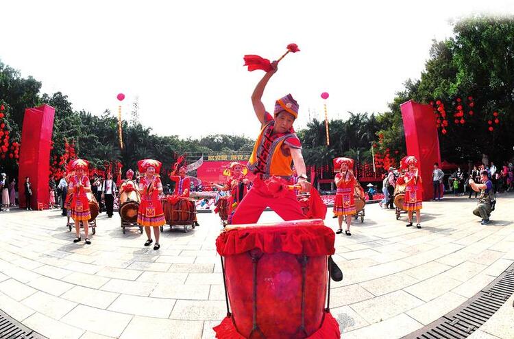 广西“三月三”玩出新花样  通过民族文化旅游带动经济发展