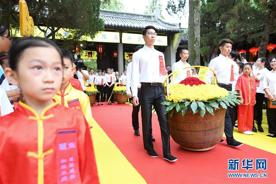 各地举行活动纪念孔子诞辰2568周年(组图)