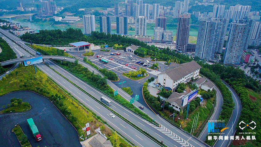 沿着高速看中国丨游走在武陵山的绿色画卷里