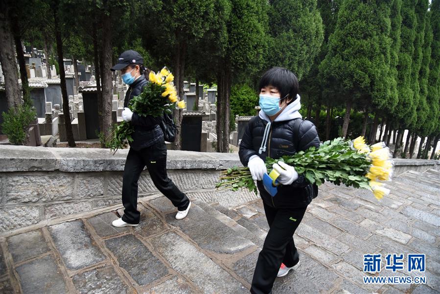 新华网：清明代祭寄哀思