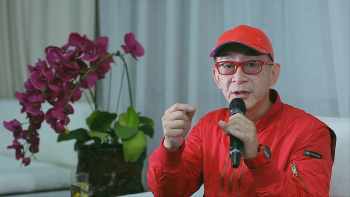 图片默认标题 图片默认标题_fororder_扮演过孙悟空的中国艺术家六小龄童接受本台记者采访时表示,不同国家对《西游记》的传播和改编让这部作品更丰富多彩(何凌飞摄)