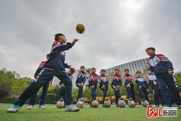 河北邯郸：运动在课间，欢乐在校园