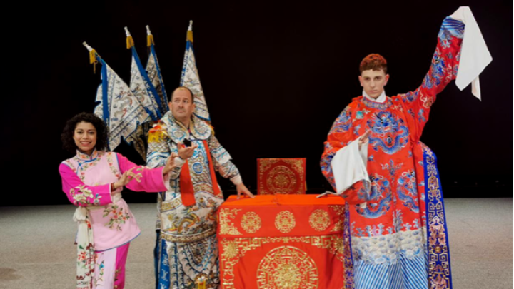 【A】外国网红在汤湖戏院：学汉调 扮彩妆 舞招式 体验汉剧文化