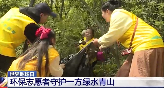 ボランティアらがアースデーに寄せて環境保護活動_fororder_0422-网2