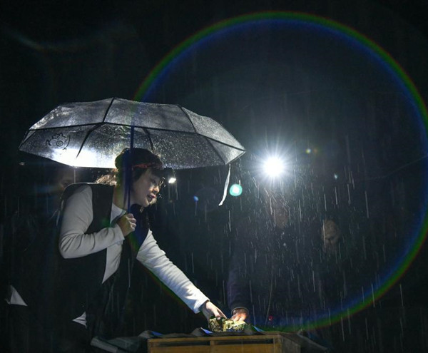 สาวเลี้ยง "ผึ้ง" จากมณฑลกุ้ยโจว_fororder_乌蒙2_副本