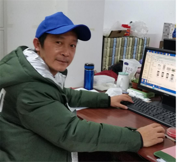 【湖北】【确定】武汉商学院这名教师帮20余位滞留在汉人员申请救助金