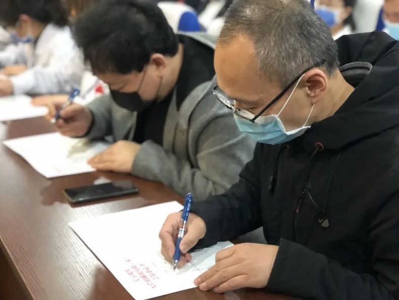 爱尔眼科辽宁省区医护人员集体签署眼角膜捐献志愿书