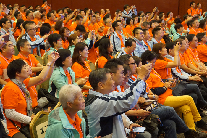 图片默认标题 图片默认标题_fororder_为庆祝新中国成立70周年,近800名香港各界人士10日搭高铁赴湖南参访(李纳新摄).JPG