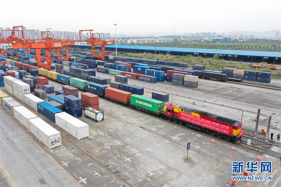 新华网■中欧班列（渝新欧）“中国邮政号”专列首发