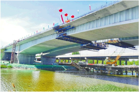 京台高速德州至齐河段改扩建项目减河特大桥左幅顺利合龙