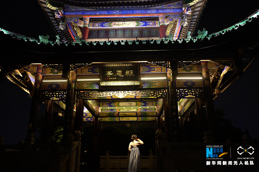 魔幻重庆的“魔幻楼阁” 宛如城市里的天上宫阙 魔幻重庆的“魔幻楼阁” 宛如城市里的天上宫阙
