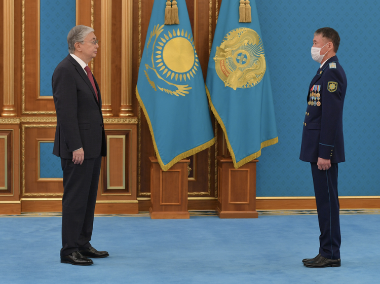 哈萨克斯坦庆祝“祖国保卫者日”