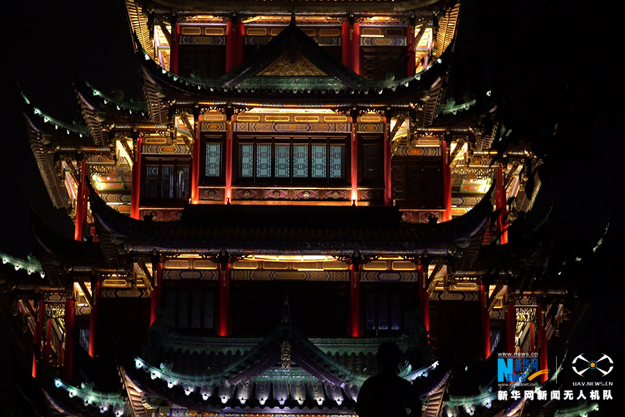 魔幻重庆的“魔幻楼阁” 宛如城市里的天上宫阙 魔幻重庆的“魔幻楼阁” 宛如城市里的天上宫阙