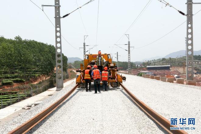 Sibuk Bina Landasan Kereta Api China-Laos Seksyen China Sibuk Bina Landasan Kereta Api China-Laos Seksyen China_fororder_1127370691_16192705819341n
